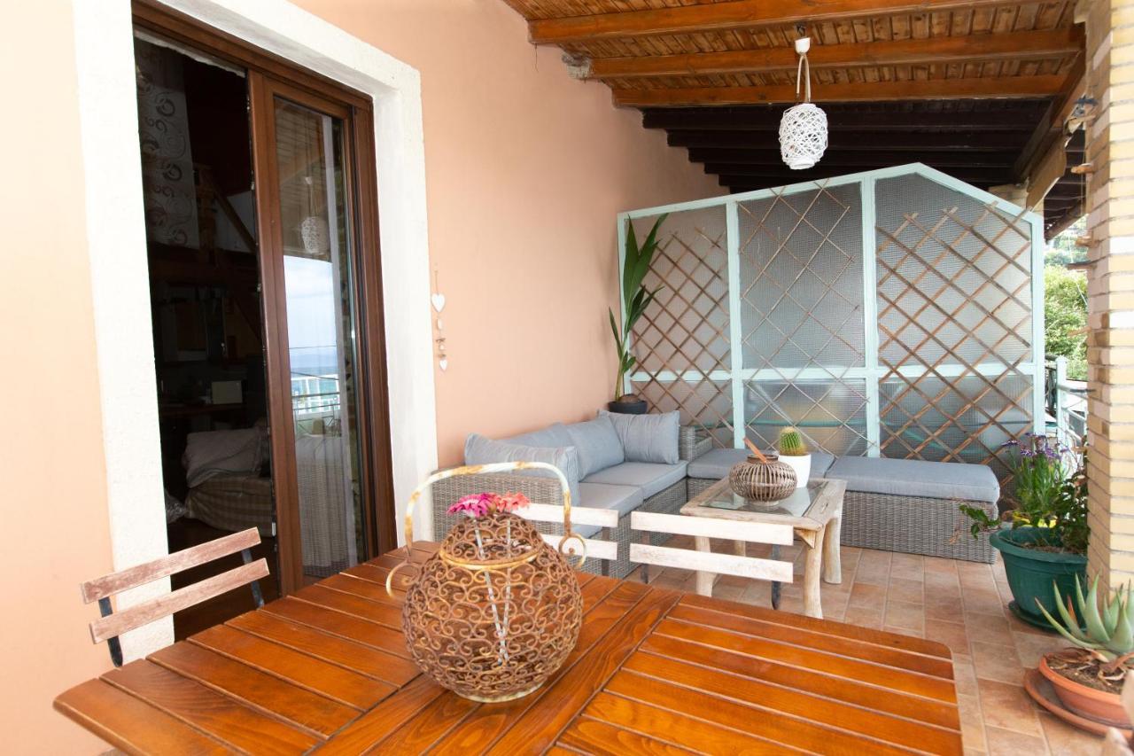 Seaview Stone Apartment In Ipsos Beach Eksteriør bilde